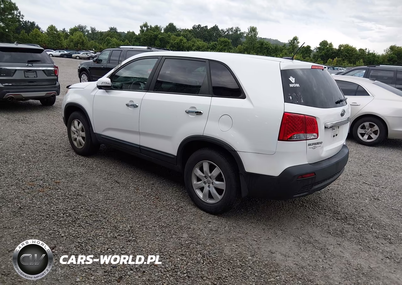 2013 Kia Sorento Lx VIN:5XYKT3A17DG372282 - 3