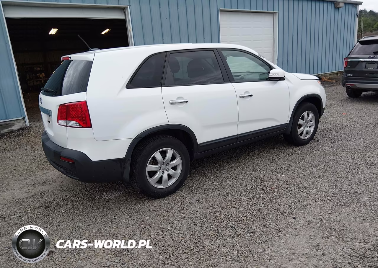 2013 Kia Sorento Lx VIN:5XYKT3A17DG372282 - 4