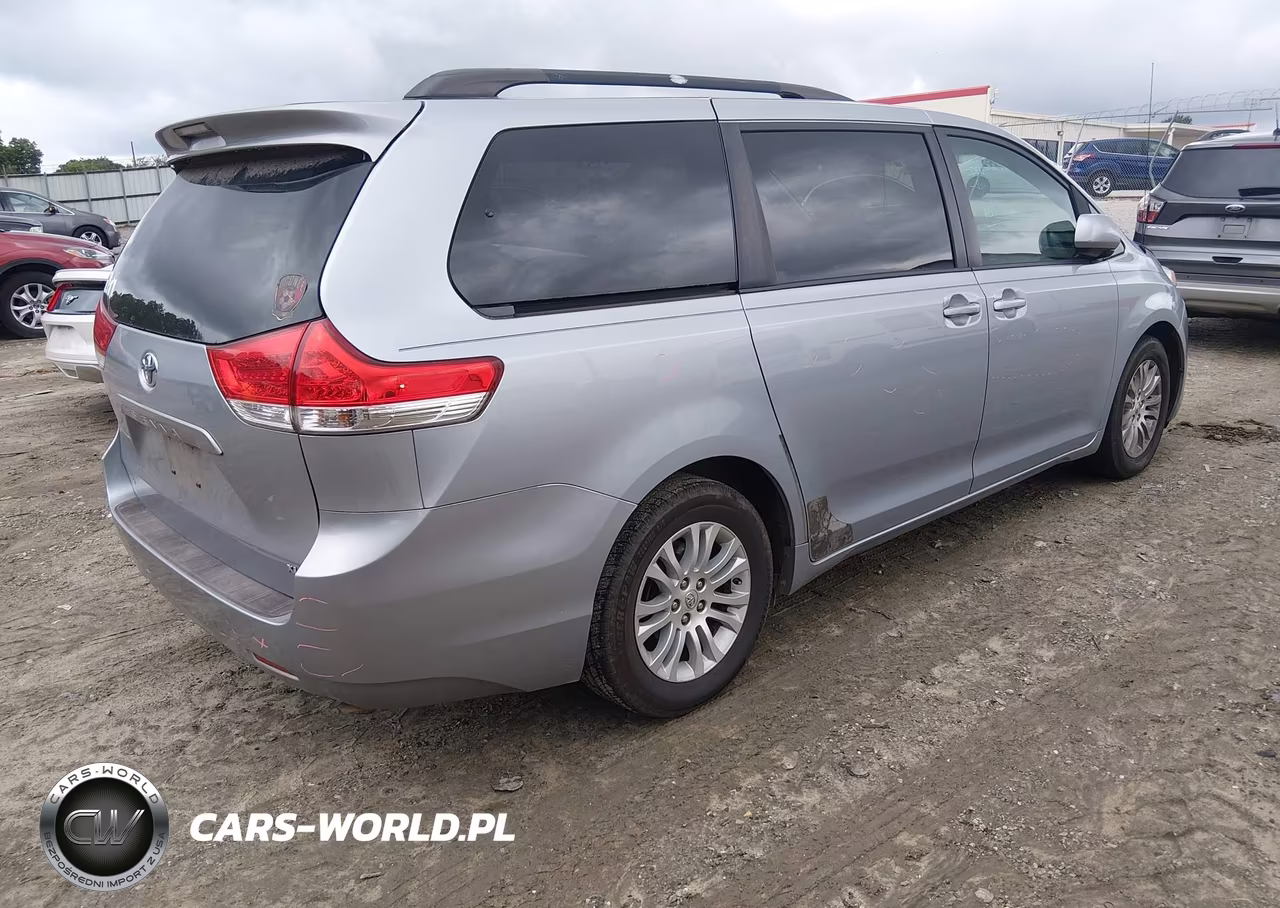 2011 Toyota Sienna Xle V6 VIN:5TDYK3DC6BS068077 - 4