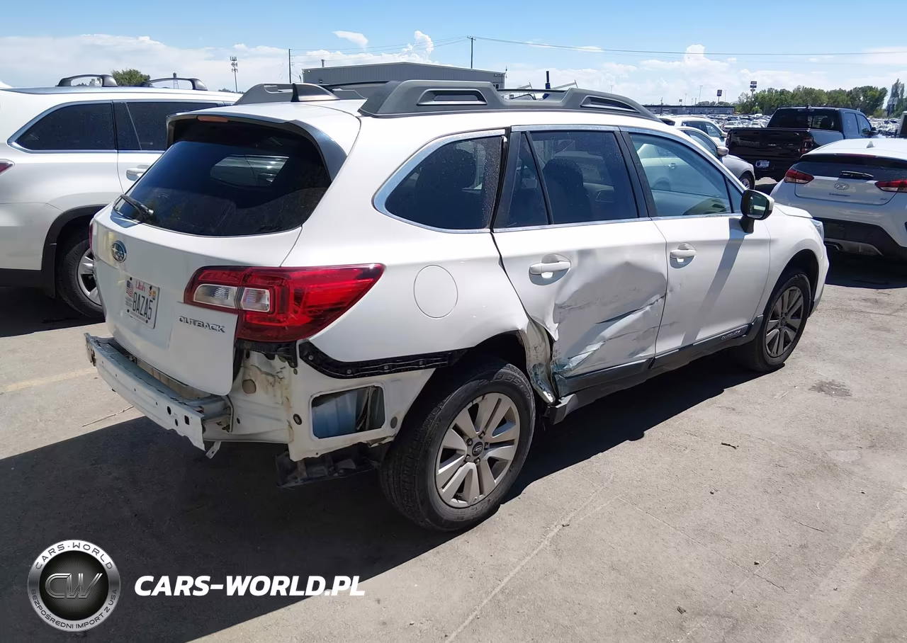 2018 Subaru Outback 2.5I Premium VIN:4S4BSACC0J3218479 - 4