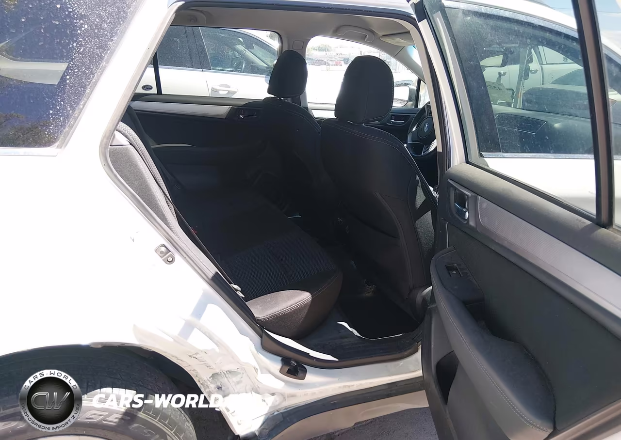 2018 Subaru Outback 2.5I Premium VIN:4S4BSACC0J3218479 - 8