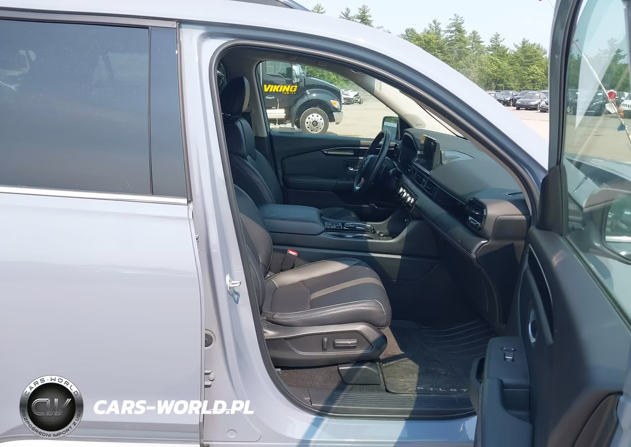 2025 Honda Pilot Touring VIN:5FNYG1H74SB011691 - 5