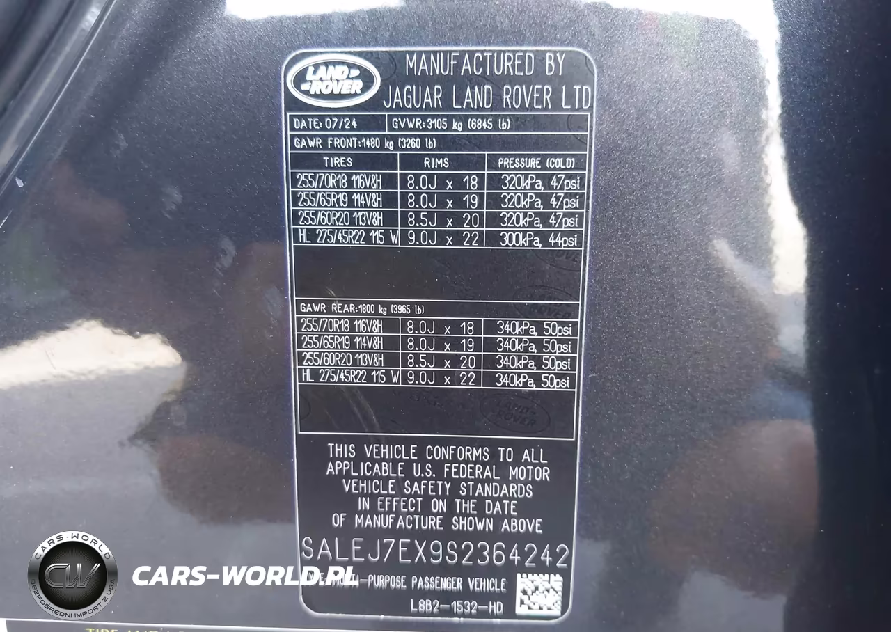 2025 Land Rover Defender 110 P300 VIN:SALEJ7EX9S2364242 - 9