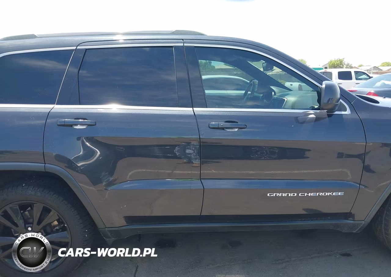2015 Jeep Grand Cherokee Laredo VIN:1C4RJEAG3FC951930 - 14