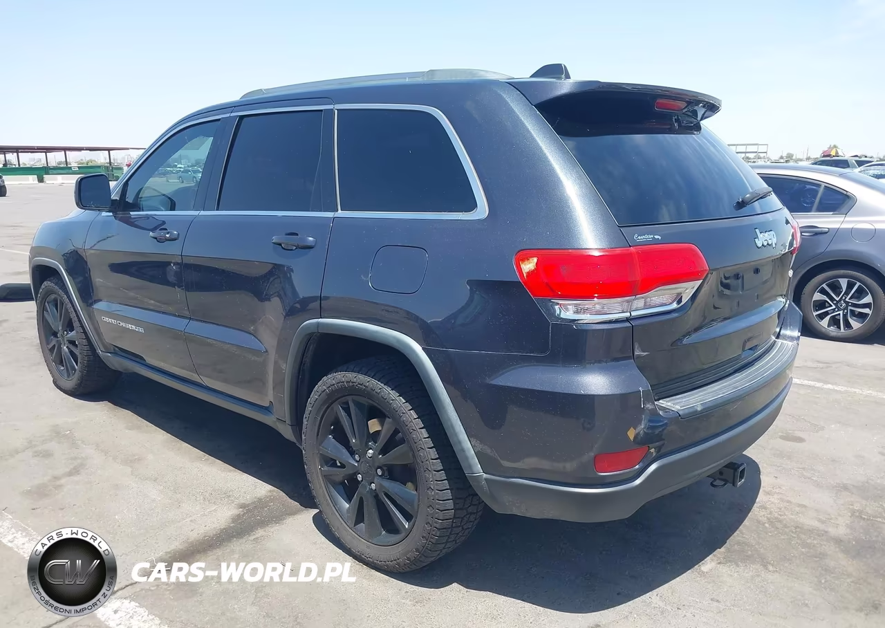 2015 Jeep Grand Cherokee Laredo VIN:1C4RJEAG3FC951930 - 3