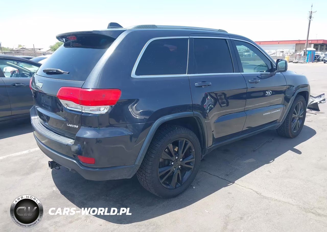 2015 Jeep Grand Cherokee Laredo VIN:1C4RJEAG3FC951930 - 4