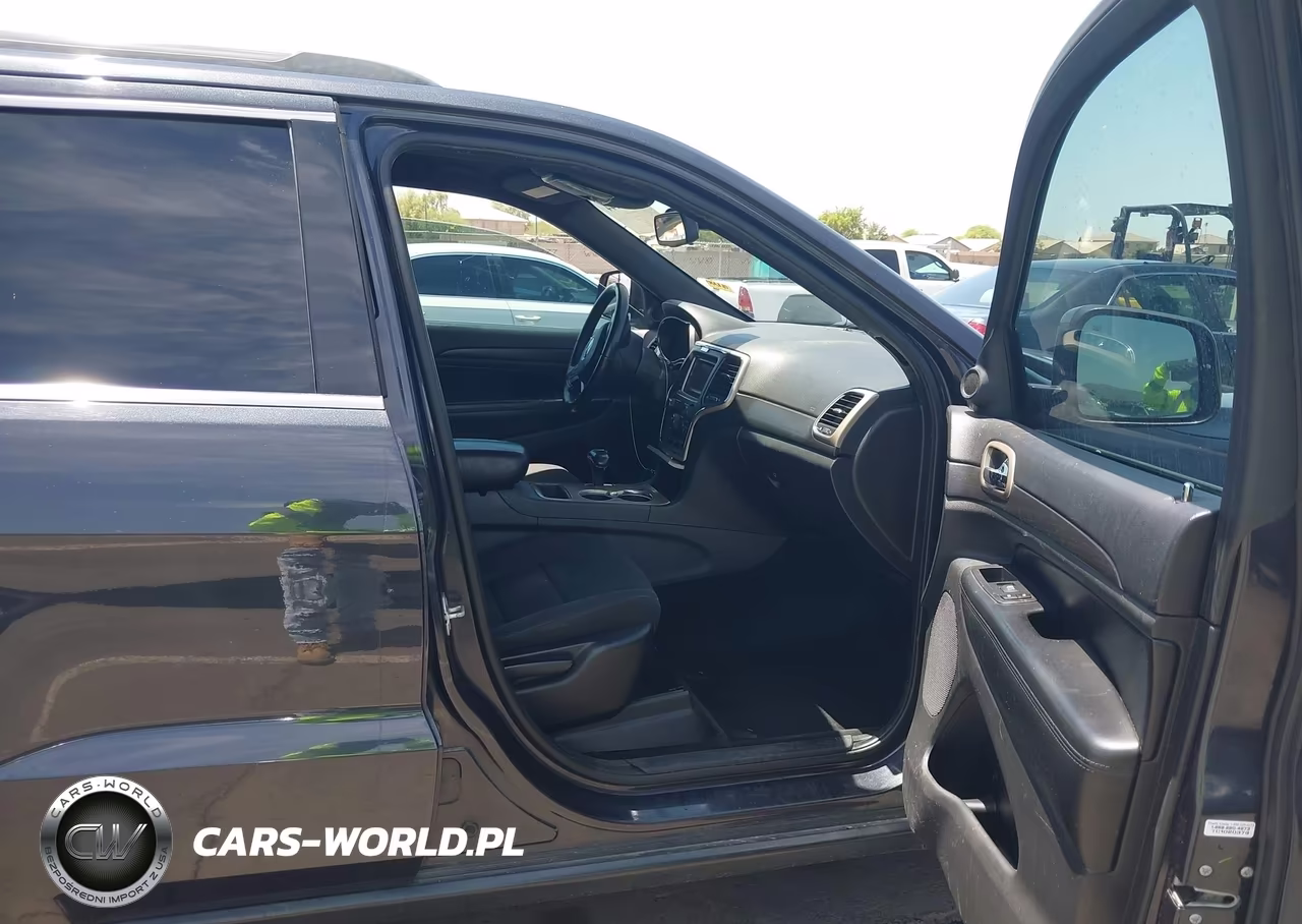 2015 Jeep Grand Cherokee Laredo VIN:1C4RJEAG3FC951930 - 5