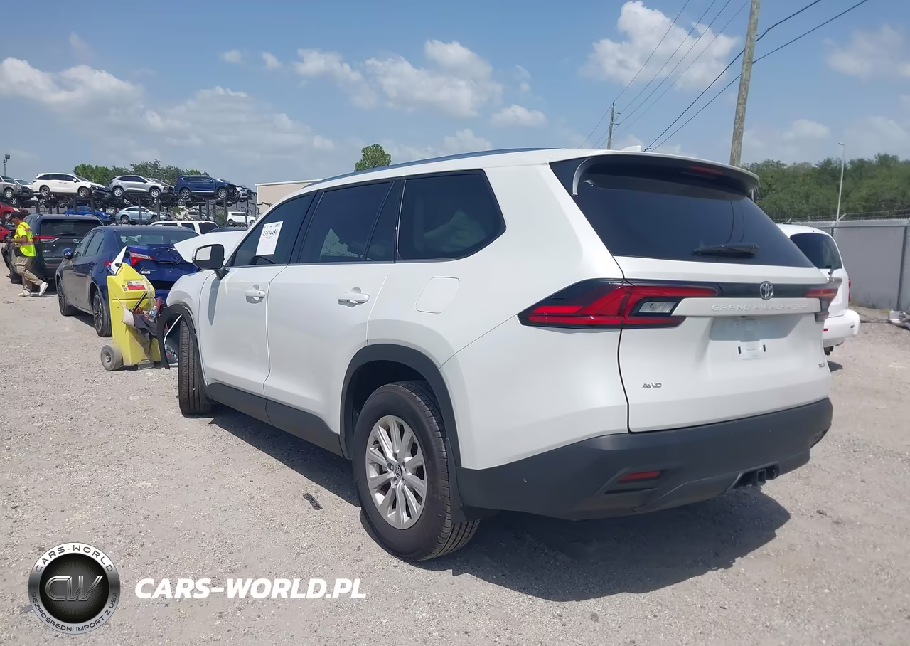 2026 Toyota Grand Highlander Xle VIN:5TDAAAB53TS115693 - 3