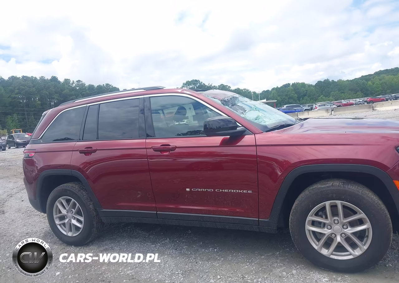 2023 Jeep Grand Cherokee Laredo 4X4 VIN:1C4RJHAG1P8910184 - 13