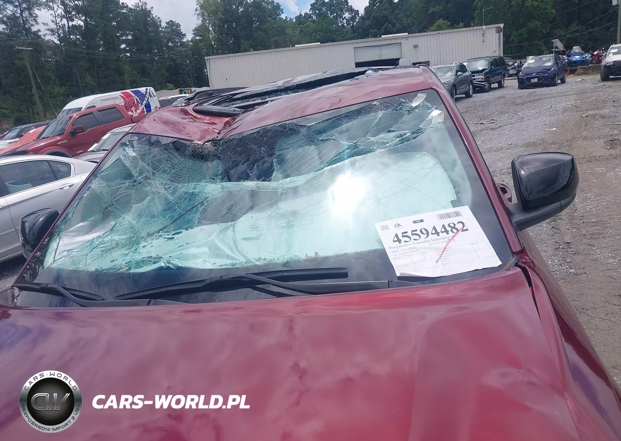 2023 Jeep Grand Cherokee Laredo 4X4 VIN:1C4RJHAG1P8910184 - 6