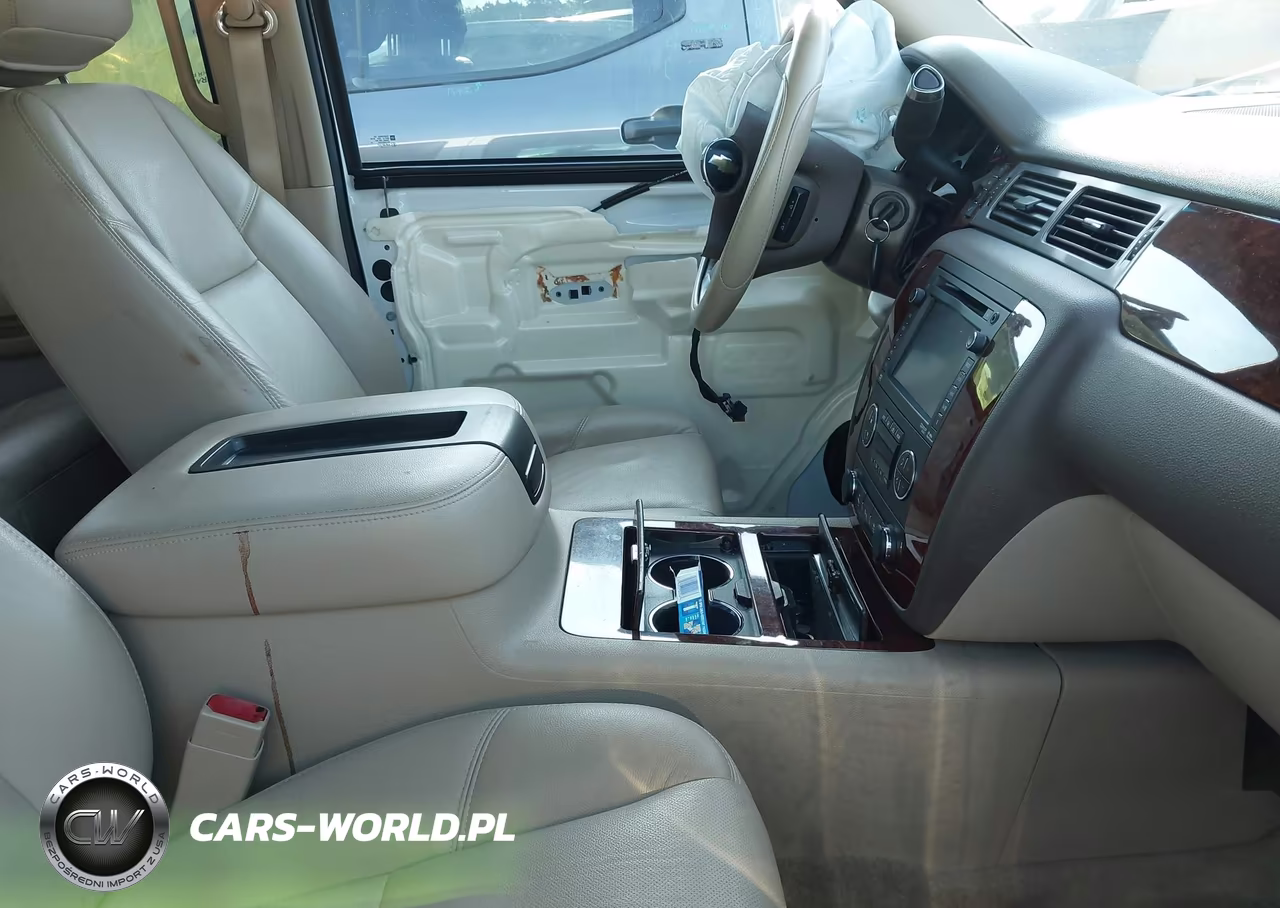 2012 Chevrolet Tahoe Ltz VIN:1GNSCCE09CR280082 - 5