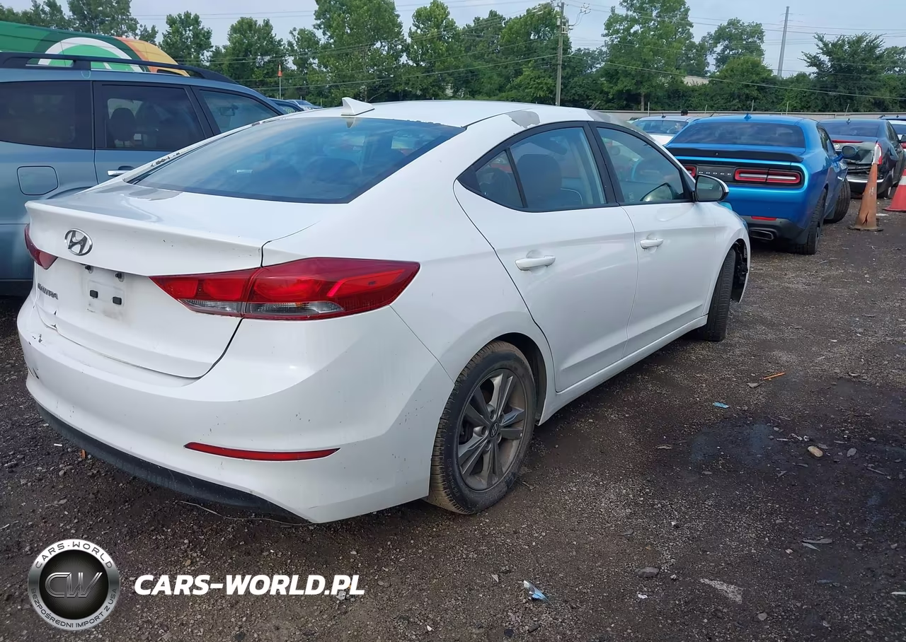 2018 Hyundai Elantra Sel VIN:5NPD84LF2JH311290 - 4