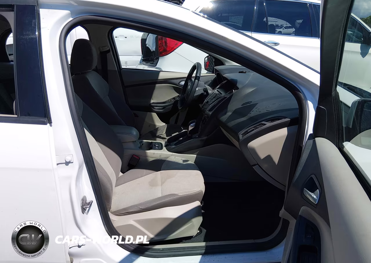 2014 Ford Focus Se VIN:1FADP3K28EL197122 - 5