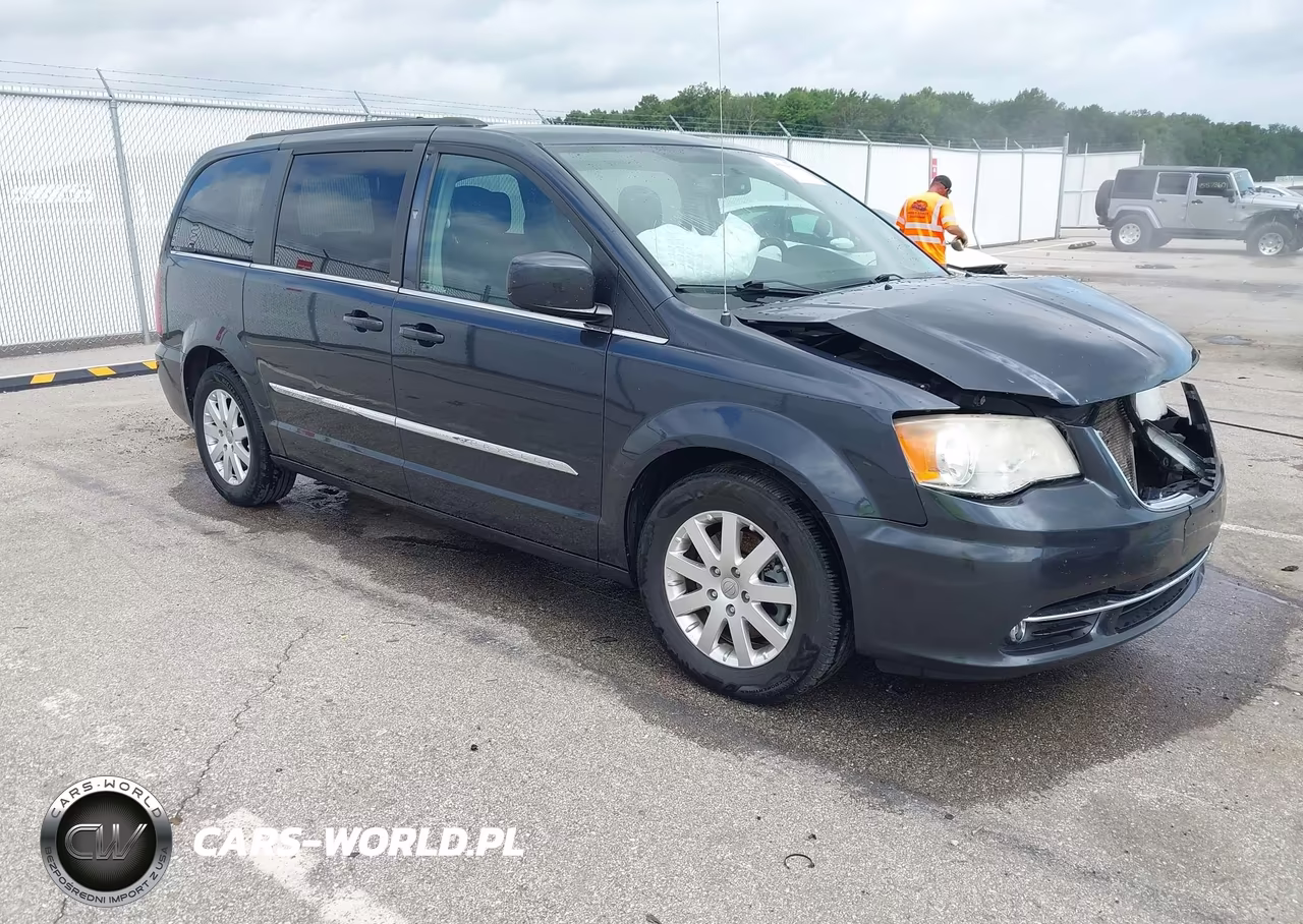 2013 Chrysler Town & Country Touring – zdjęcie 1 z 16