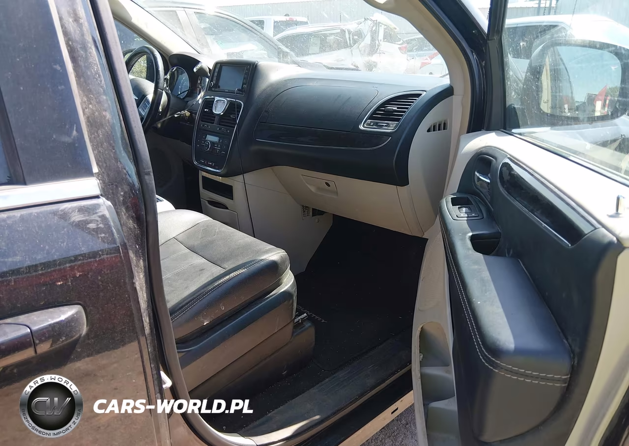 2016 Chrysler Town & Country Touring VIN:2C4RC1BG3GR287008 - 5