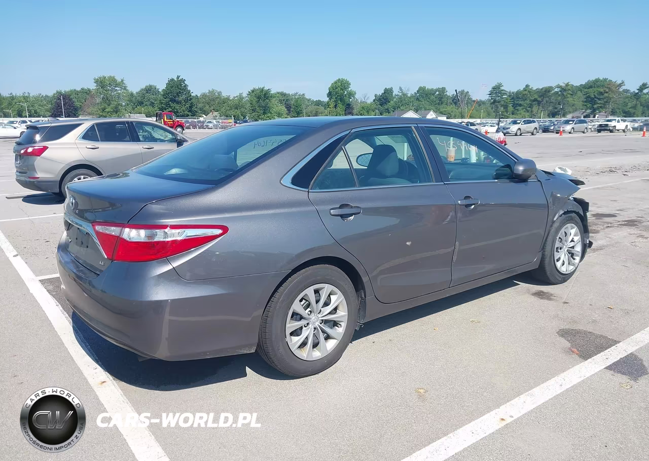 2017 Toyota Camry Le VIN:4T1BF1FK5HU734879 - 4