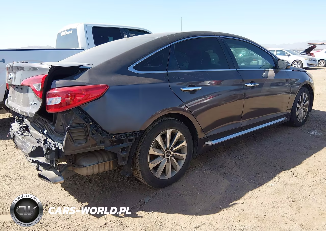 2016 Hyundai Sonata Sport VIN:5NPE34AF3GH425281 - 4