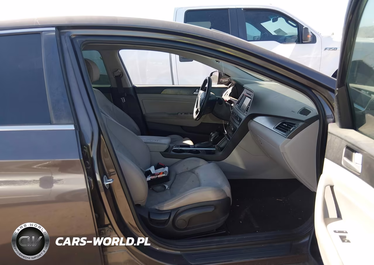2016 Hyundai Sonata Sport VIN:5NPE34AF3GH425281 - 5