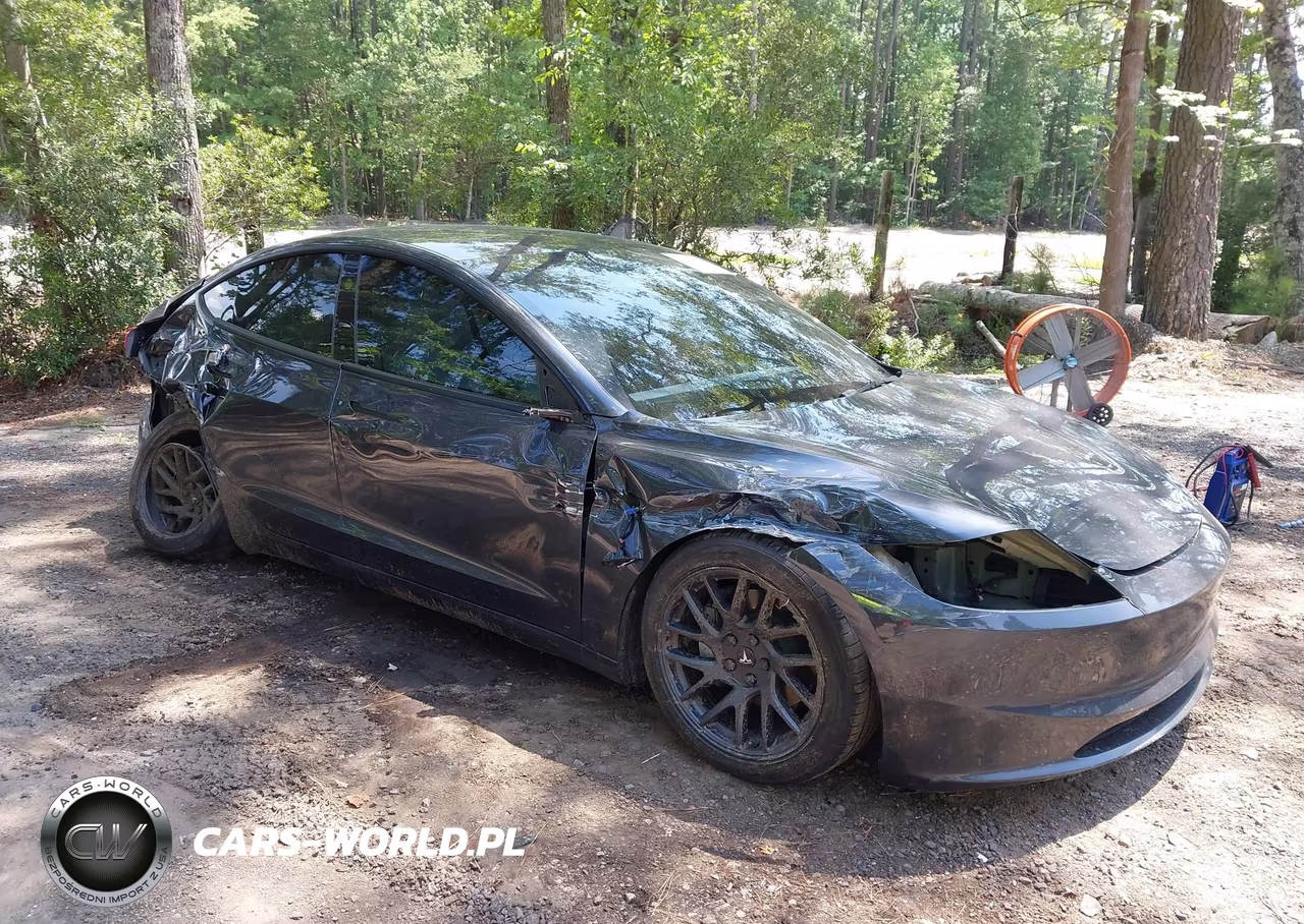 2025 Tesla Model 3 Long Range All-Wheel Drive – zdjęcie 1 z 16