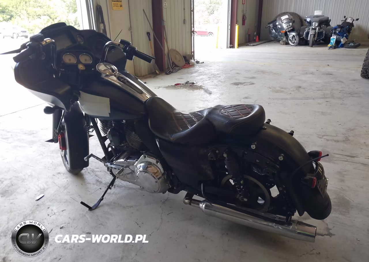 2015 Harley-Davidson Fltrxs Road Glide Special VIN:1HD1KTM11FB617082 - 12