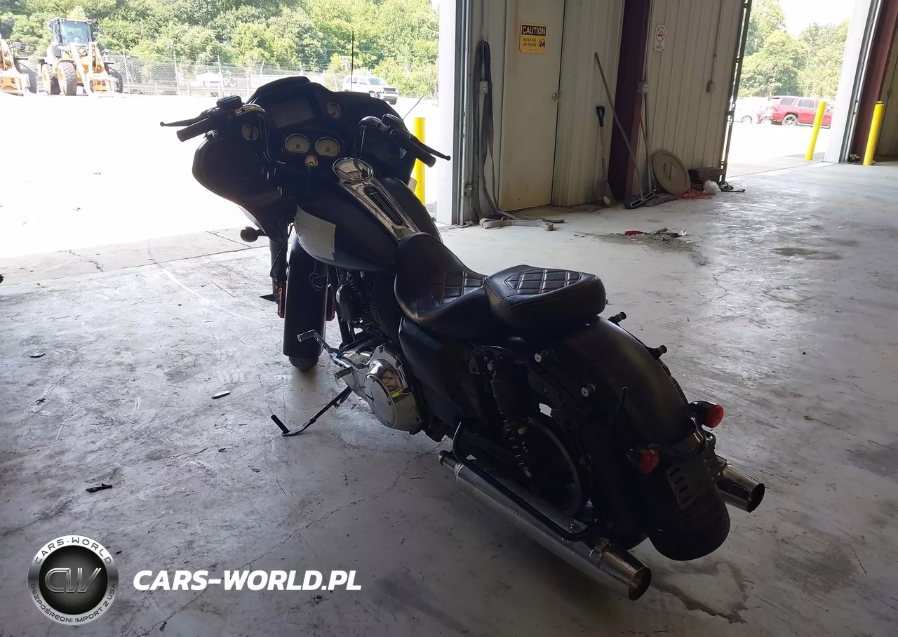 2015 Harley-Davidson Fltrxs Road Glide Special VIN:1HD1KTM11FB617082 - 3