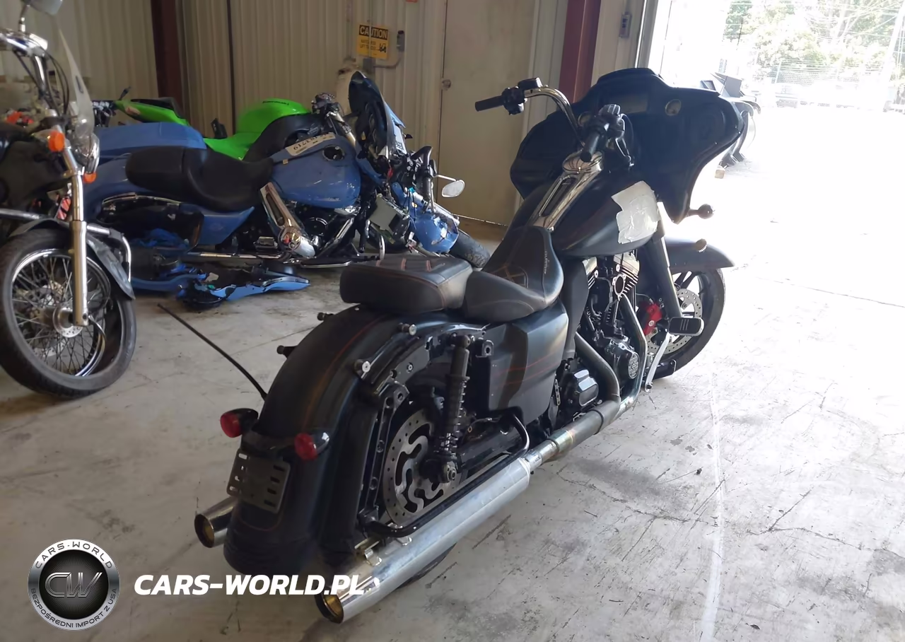 2015 Harley-Davidson Fltrxs Road Glide Special VIN:1HD1KTM11FB617082 - 4