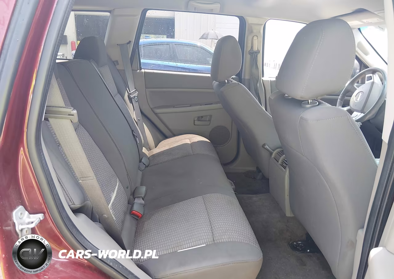 2008 Jeep Grand Cherokee Laredo VIN:1J8HS48N88C156679 - 8