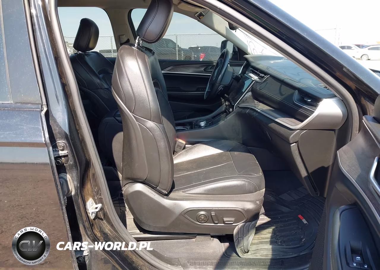 2023 Jeep Grand Cherokee L Limited 4X4 VIN:1C4RJKBG0P8743537 - 5