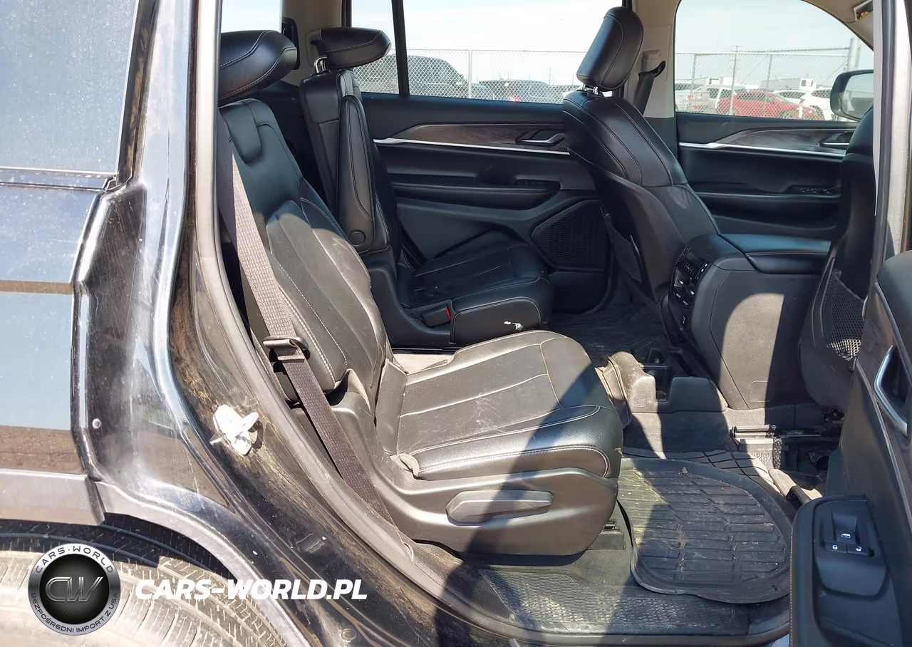 2023 Jeep Grand Cherokee L Limited 4X4 VIN:1C4RJKBG0P8743537 - 8