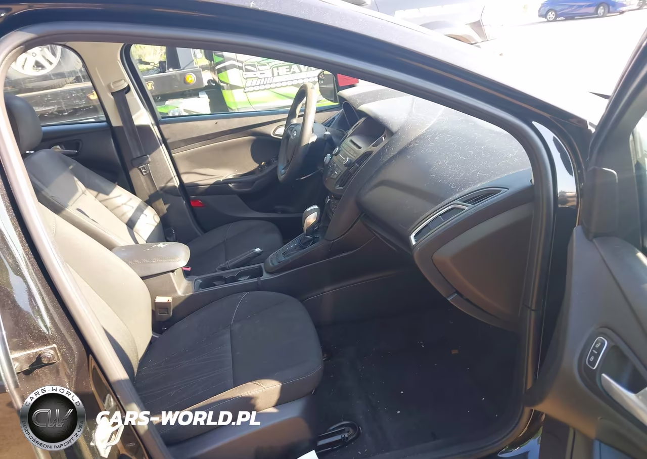 2015 Ford Focus Se VIN:1FADP3F2XFL365094 - 5