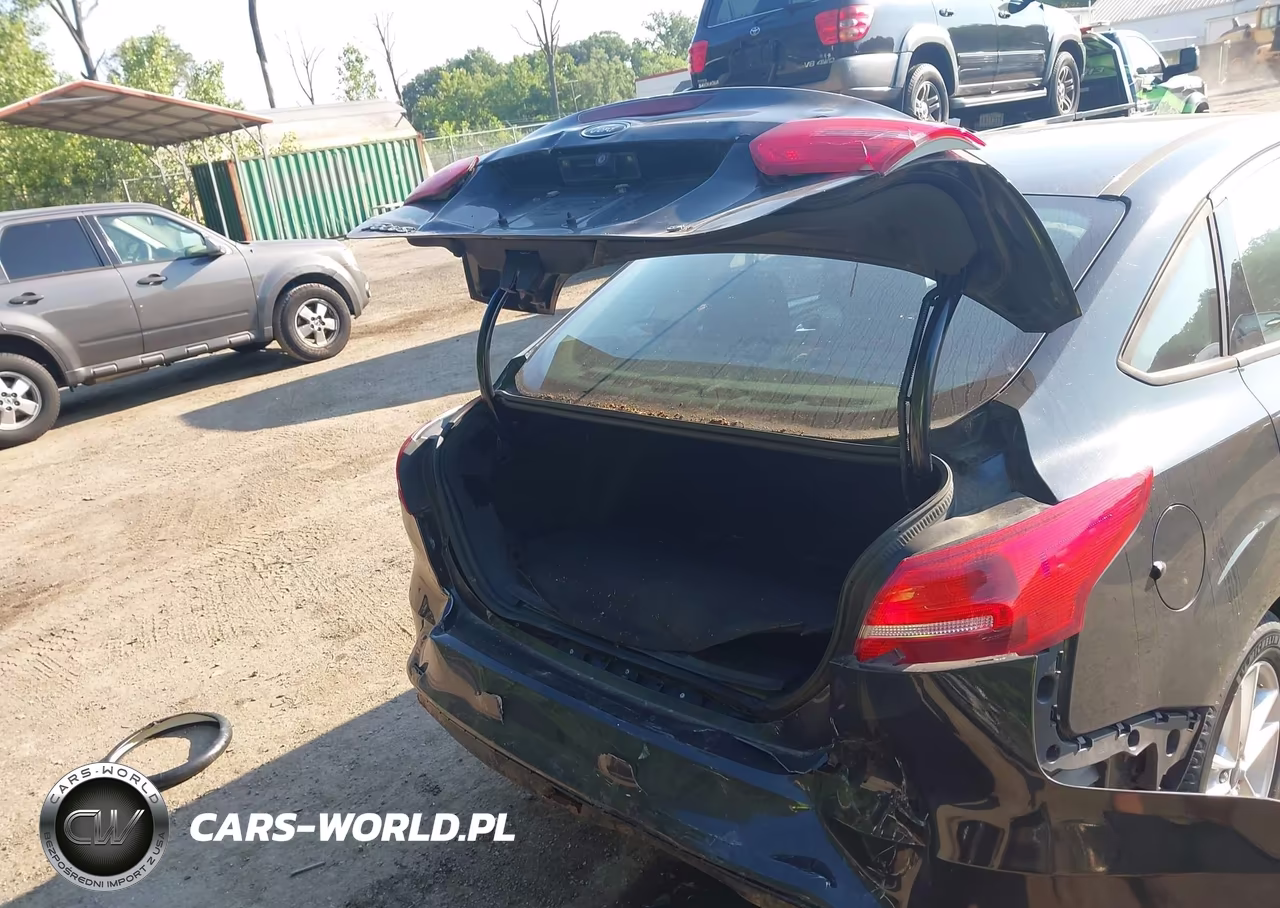 2015 Ford Focus Se VIN:1FADP3F2XFL365094 - 6