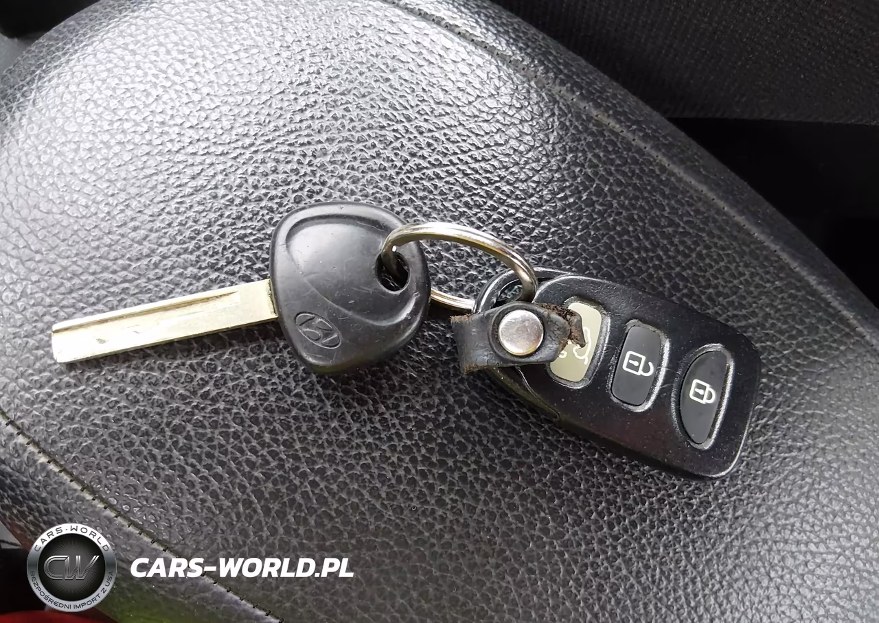 2015 Hyundai Veloster VIN:KMHTC6AD4FU242957 - 11