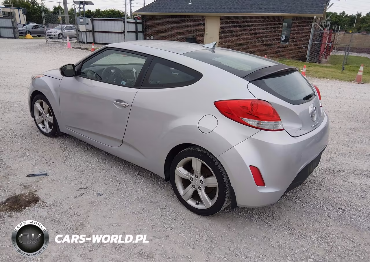 2015 Hyundai Veloster VIN:KMHTC6AD4FU242957 - 3