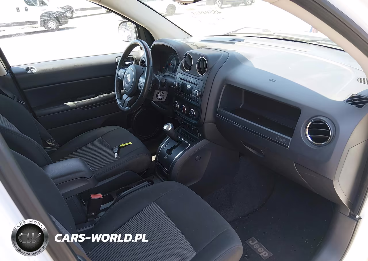 2012 Jeep Compass Latitude VIN:1C4NJDEB4CD689719 - 5