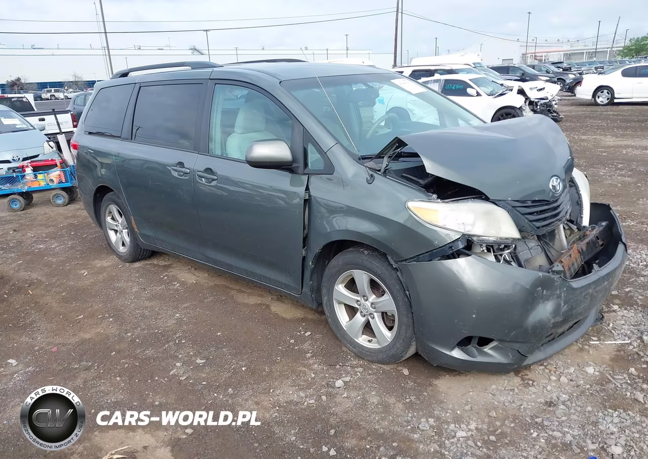 2013 Toyota Sienna Le V6 8 Passenger – zdjęcie 1 z 17