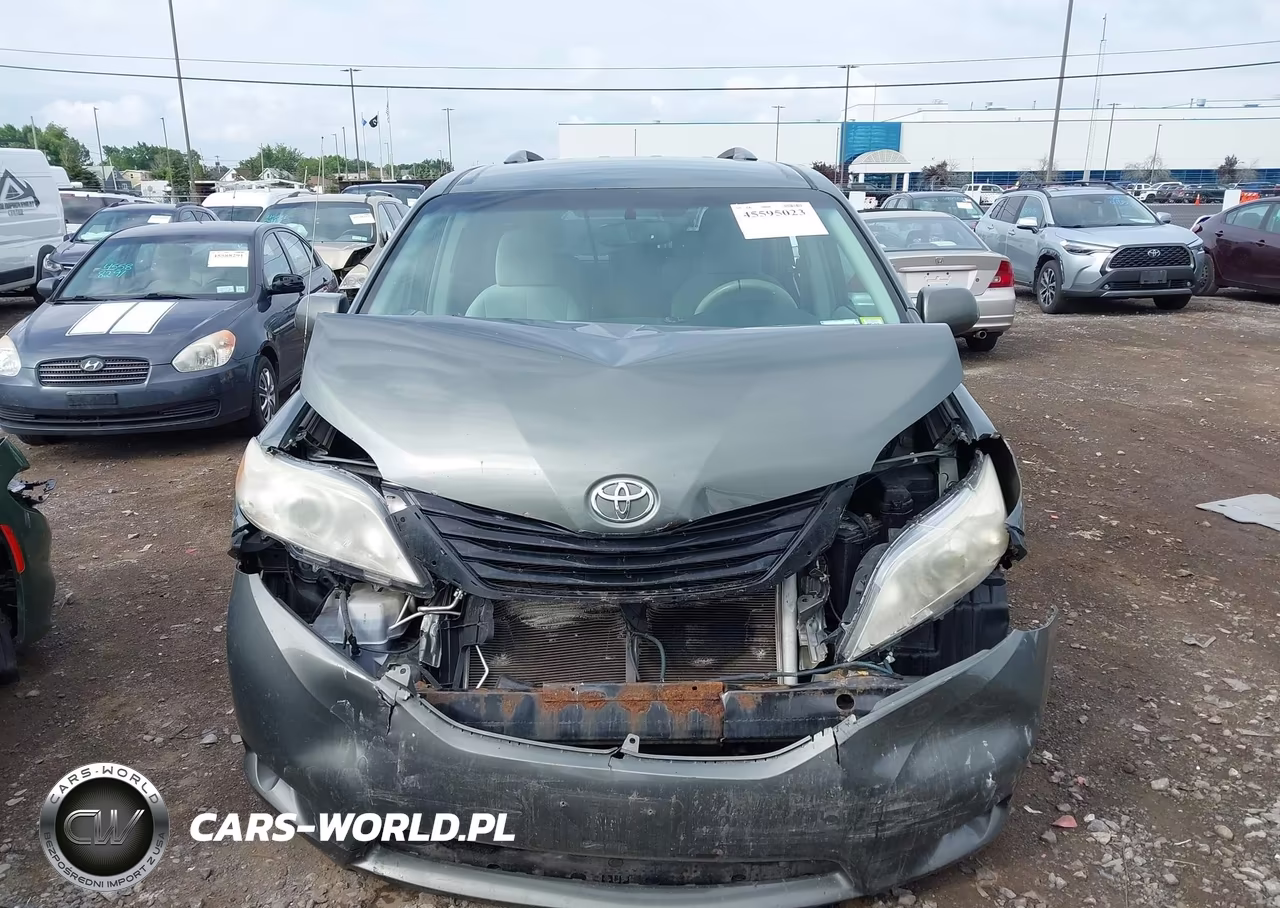 2013 Toyota Sienna Le V6 8 Passenger VIN:5TDKK3DC1DS372653 - 13