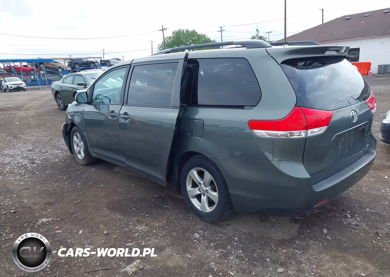 2013 Toyota Sienna Le V6 8 Passenger VIN:5TDKK3DC1DS372653 - 3