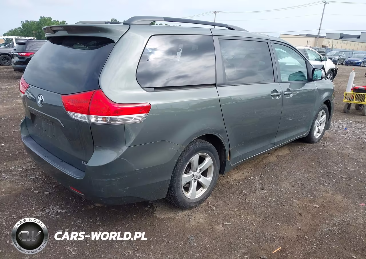 2013 Toyota Sienna Le V6 8 Passenger VIN:5TDKK3DC1DS372653 - 4