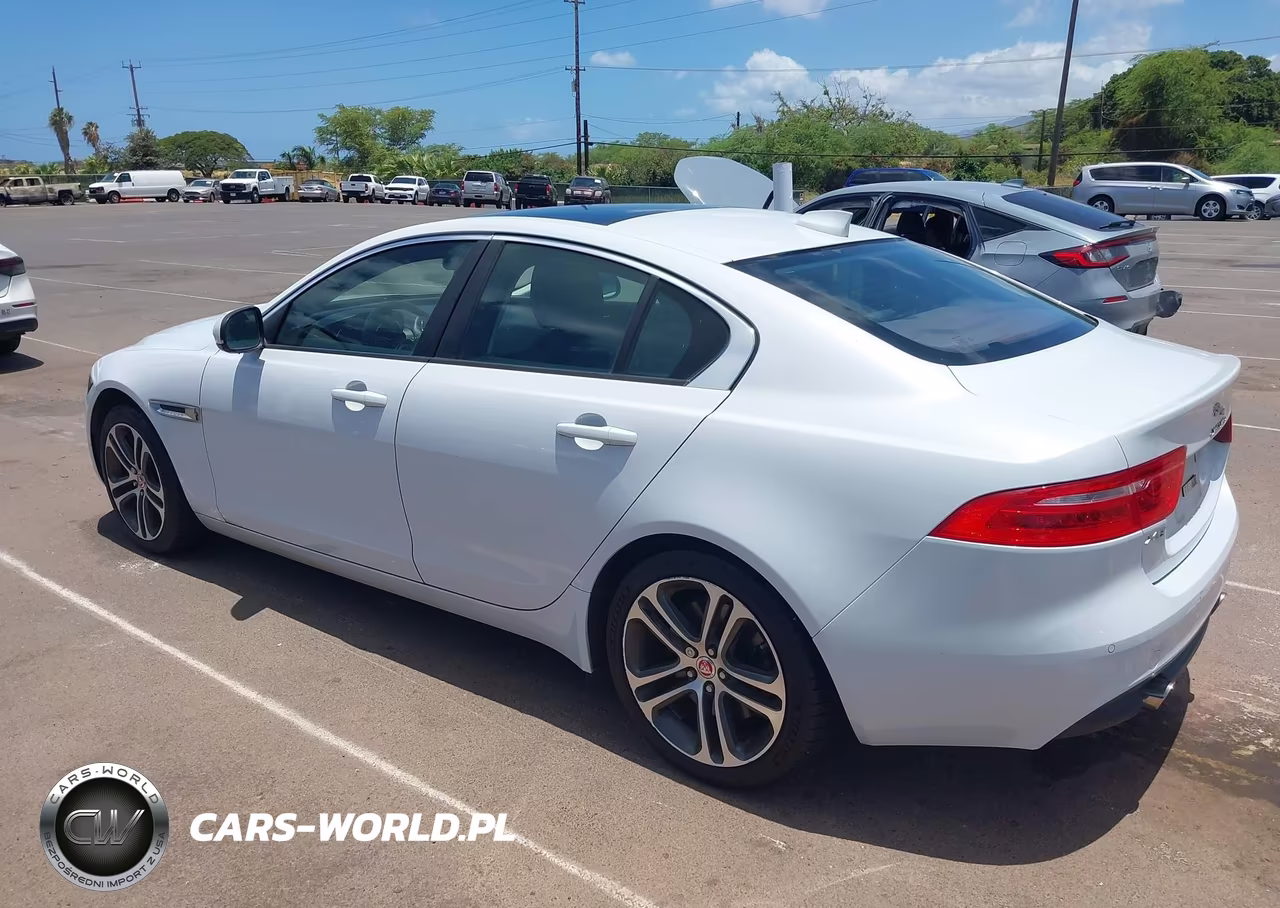 2017 Jaguar Xe 35T Premium VIN:SAJAJ4BV0HA963750 - 3