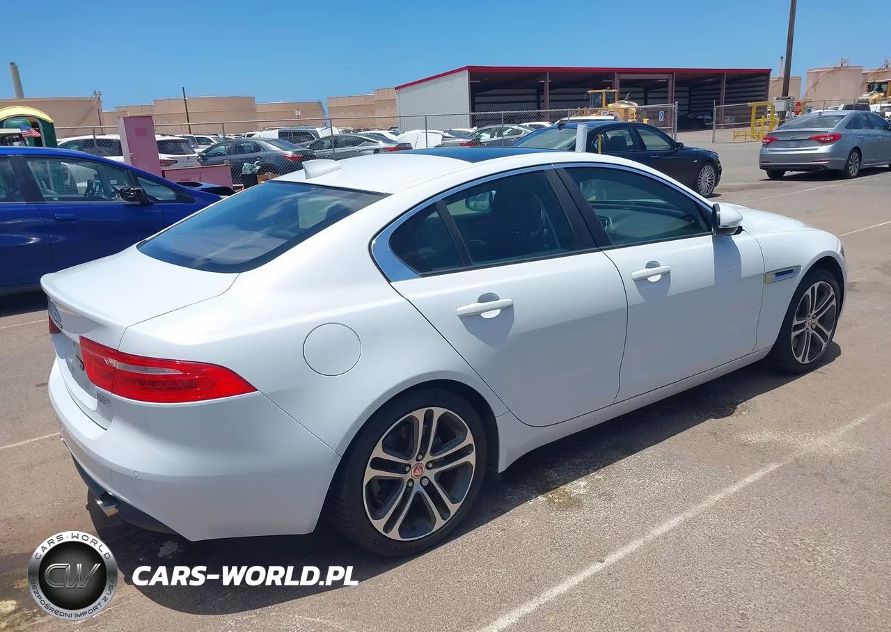 2017 Jaguar Xe 35T Premium VIN:SAJAJ4BV0HA963750 - 4