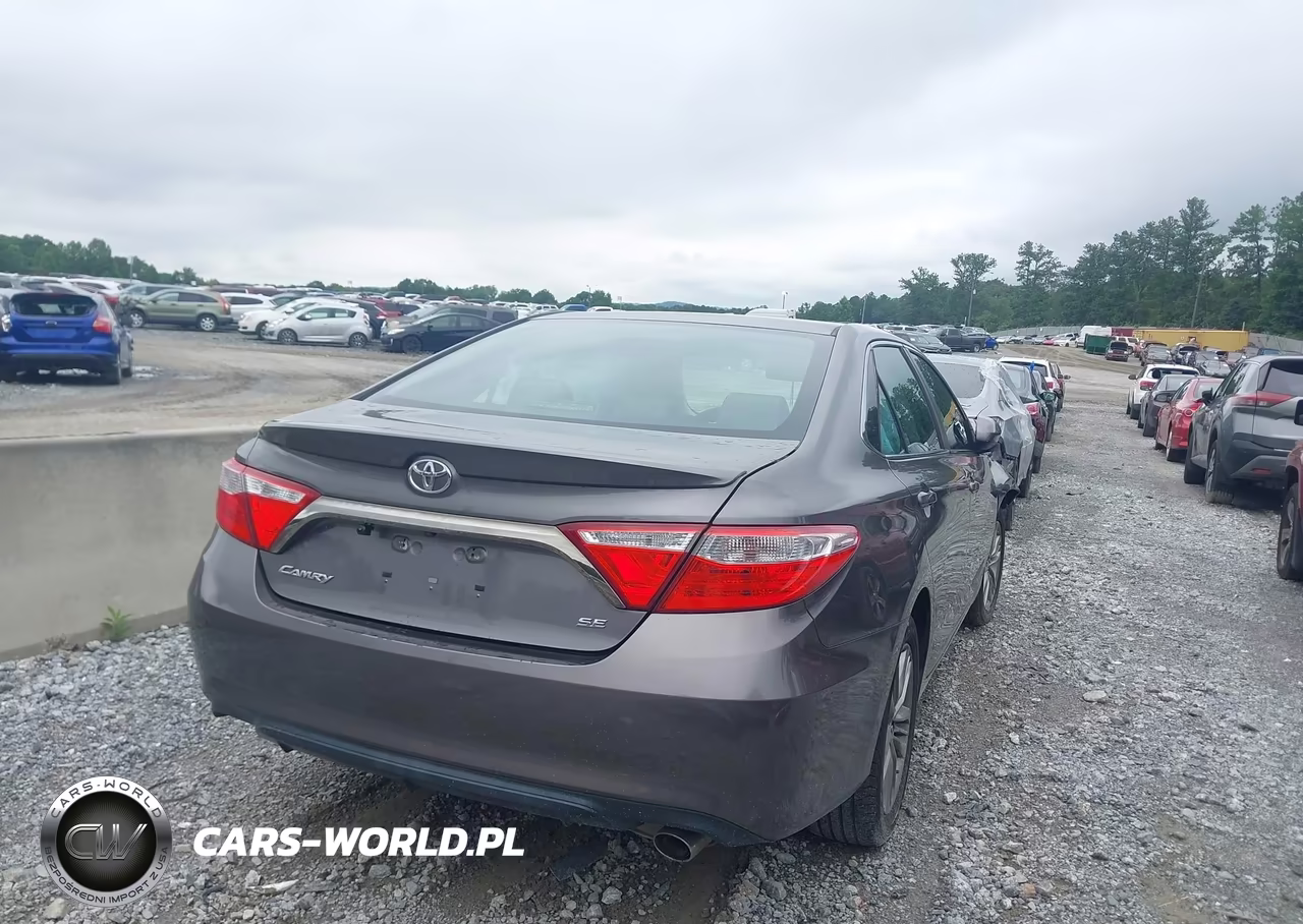 2016 Toyota Camry Se VIN:4T1BF1FK5GU213126 - 4