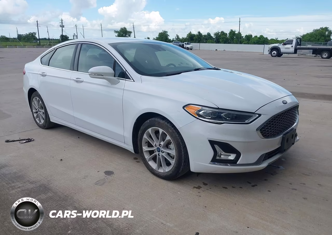 2020 Ford Fusion Plug-In Hybrid Titanium – zdjęcie 1 z 16