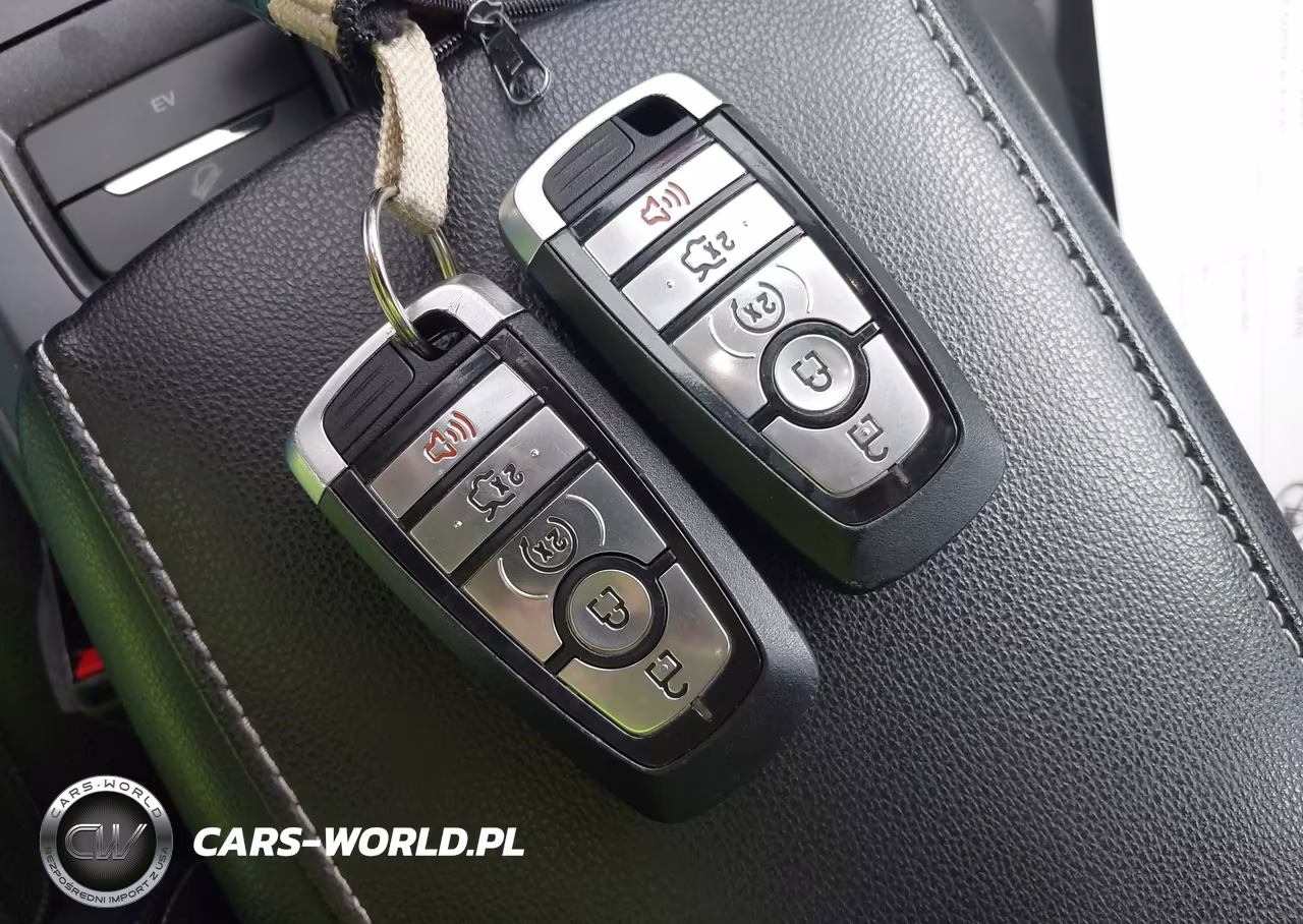 2020 Ford Fusion Plug-In Hybrid Titanium VIN:3FA6P0SU4LR245075 - 11