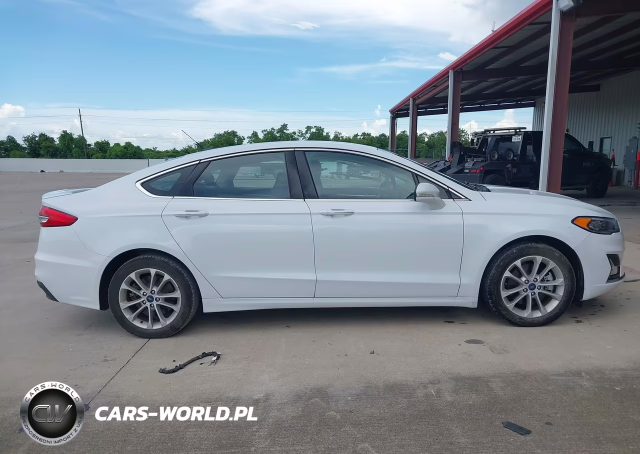 2020 Ford Fusion Plug-In Hybrid Titanium VIN:3FA6P0SU4LR245075 - 13