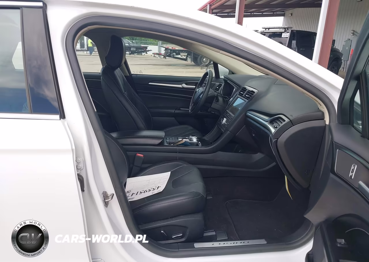 2020 Ford Fusion Plug-In Hybrid Titanium VIN:3FA6P0SU4LR245075 - 5