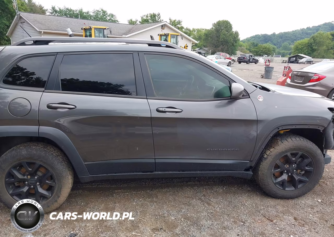 2015 Jeep Cherokee Trailhawk VIN:1C4PJMBS1FW652973 - 14