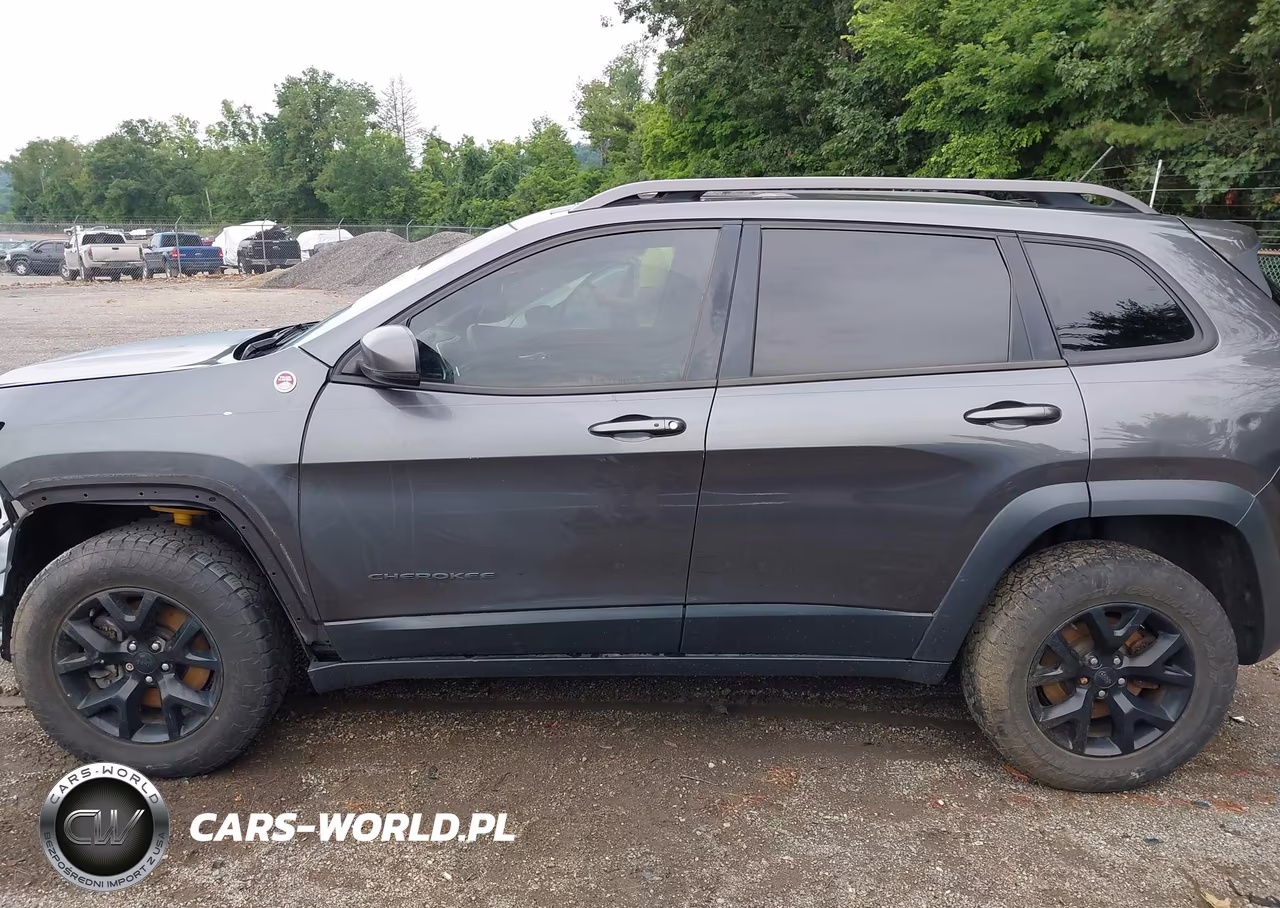 2015 Jeep Cherokee Trailhawk VIN:1C4PJMBS1FW652973 - 15