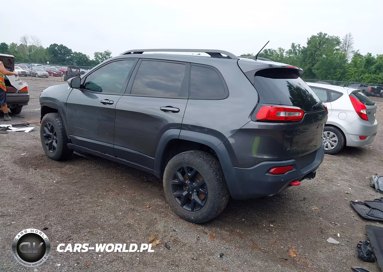 2015 Jeep Cherokee Trailhawk VIN:1C4PJMBS1FW652973 - 3