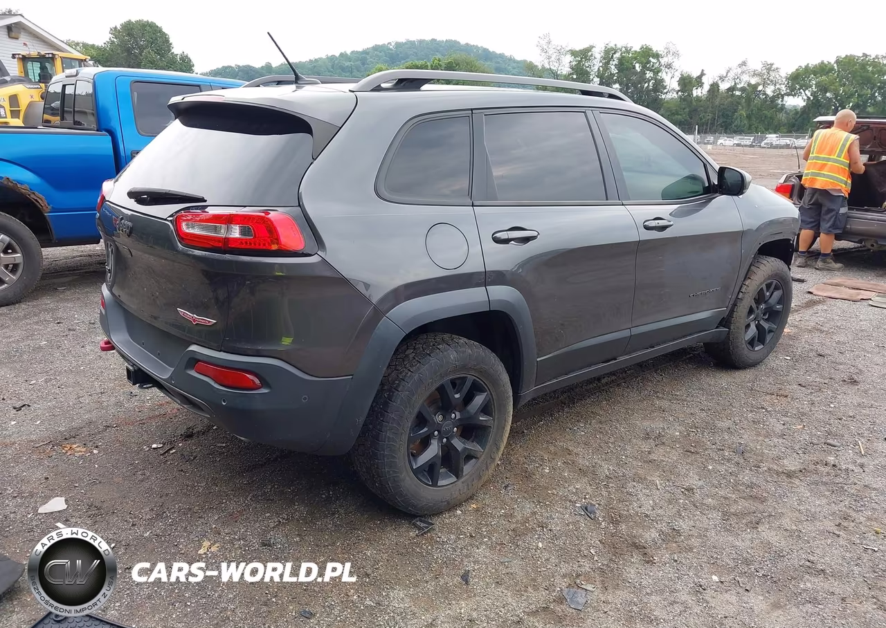 2015 Jeep Cherokee Trailhawk VIN:1C4PJMBS1FW652973 - 4