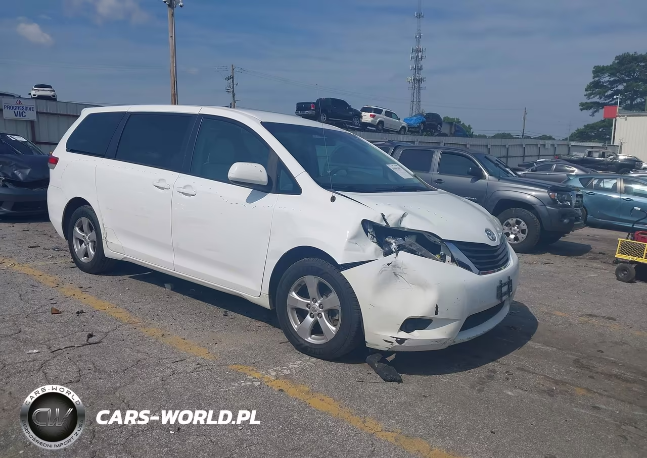2012 Toyota Sienna Le 8 Passenger